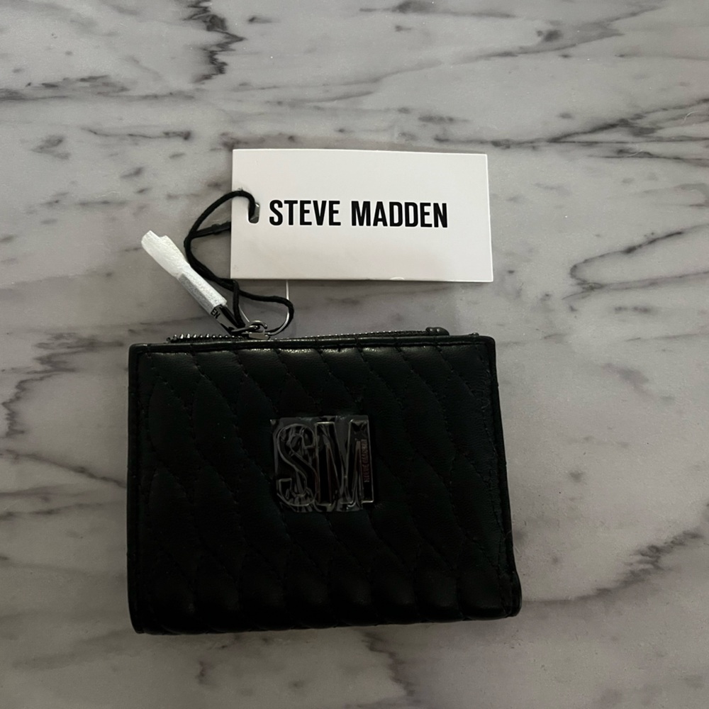 NWT Steve Madden Quilted Bifold Snap Wallet black